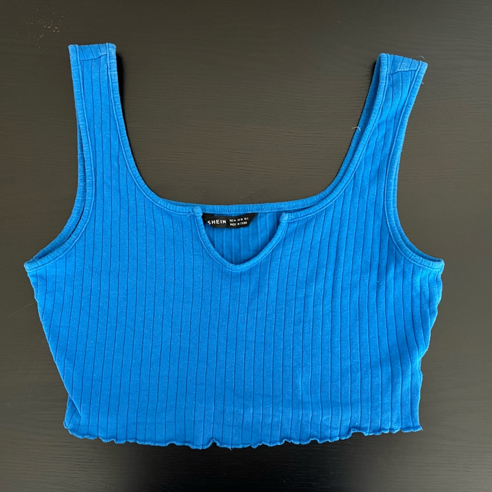 Ribbed tank top with indent